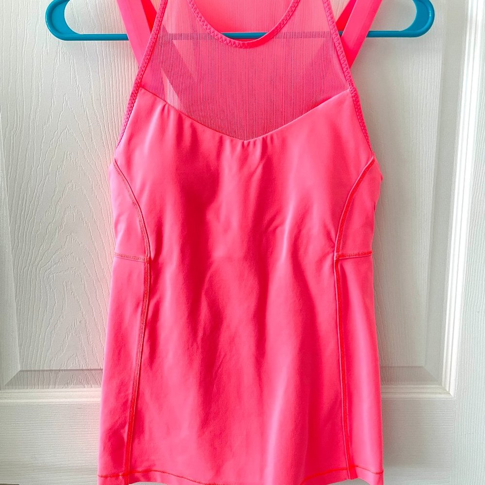 LululemonLululeRunning In The City Tank Grapefruit Mesh Luxtreme Run Yoga Size 6